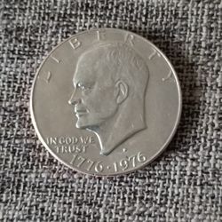 1(contact info removed) (D) Eisenhower Liberty Bell Moon One Dollar US Bicentennial Coin