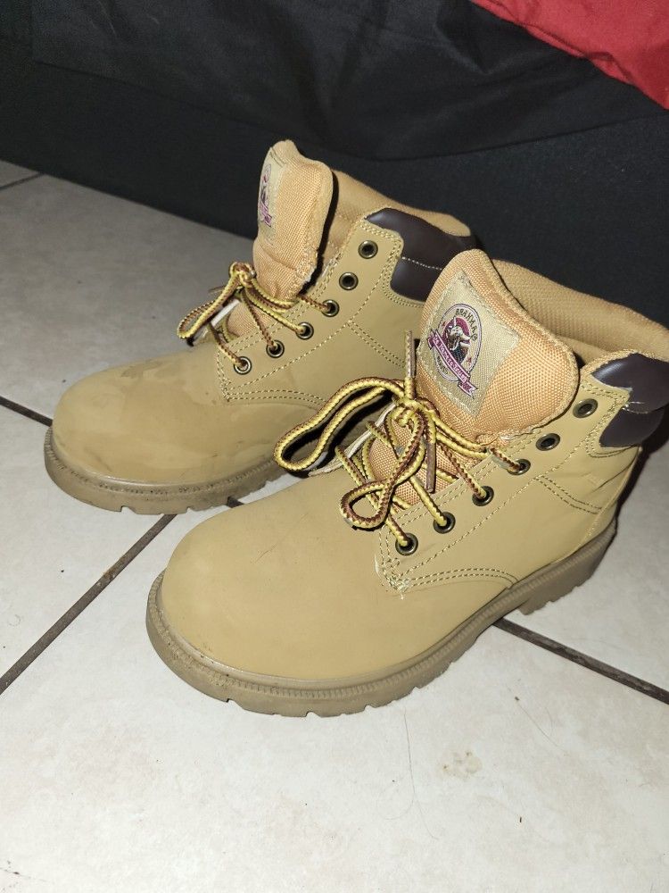 Brahma boots shop for her