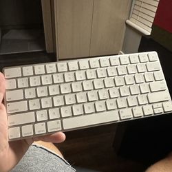 Apple Keyboard