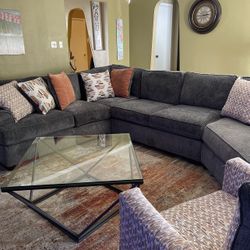 Couch Sectional New