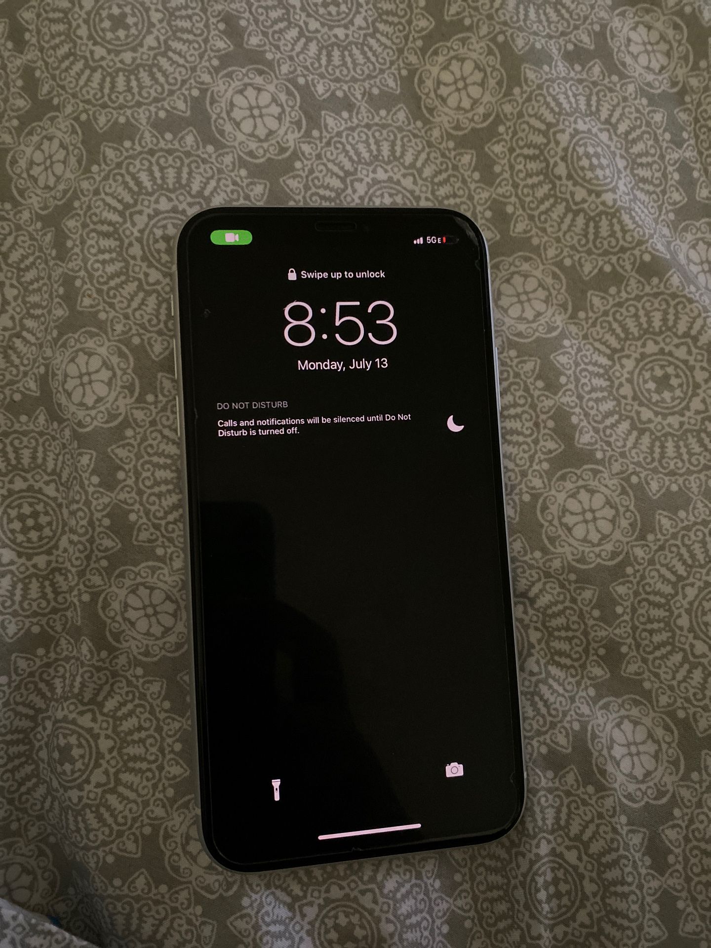 White iPhone XR 64 GB