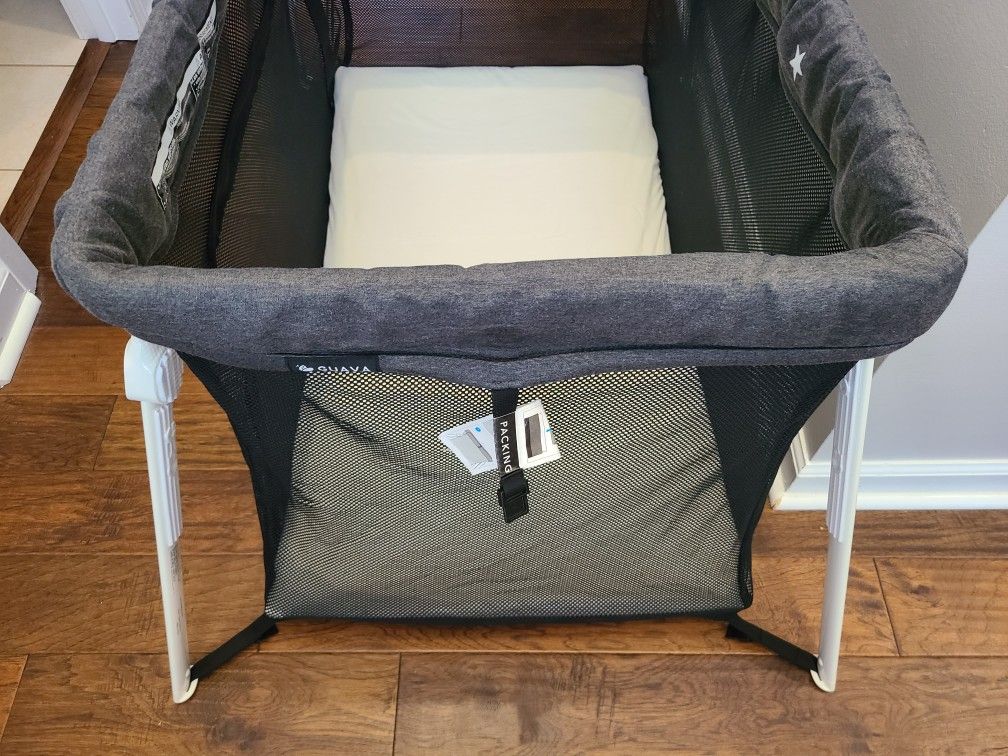 Guava Lotus Travel Crib Bassinet