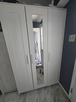 IKEA White Bedroom Closet with Mirror – 3 Door