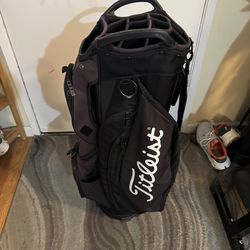 Titleist Deluxe 15 Cart golf bag! Premium great condition msrp $300 Free NEW balls sleeve included