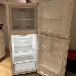Refrigerator By Insignia 10cy