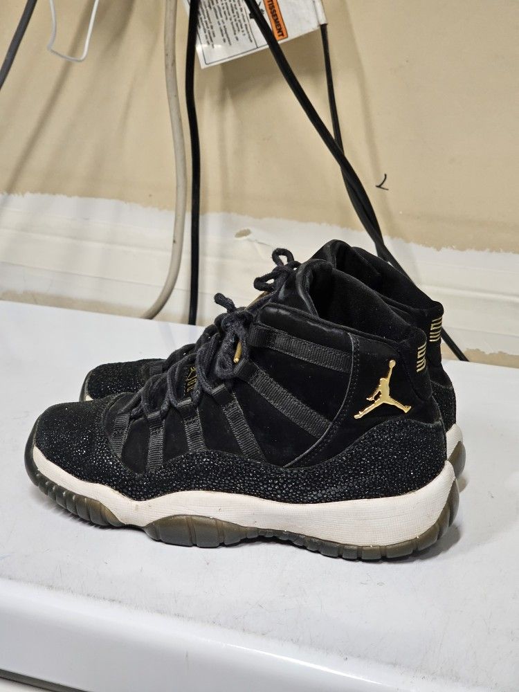 Nike Air Jordan 11 Heiress 852625-030 Youth Size 3.5Y