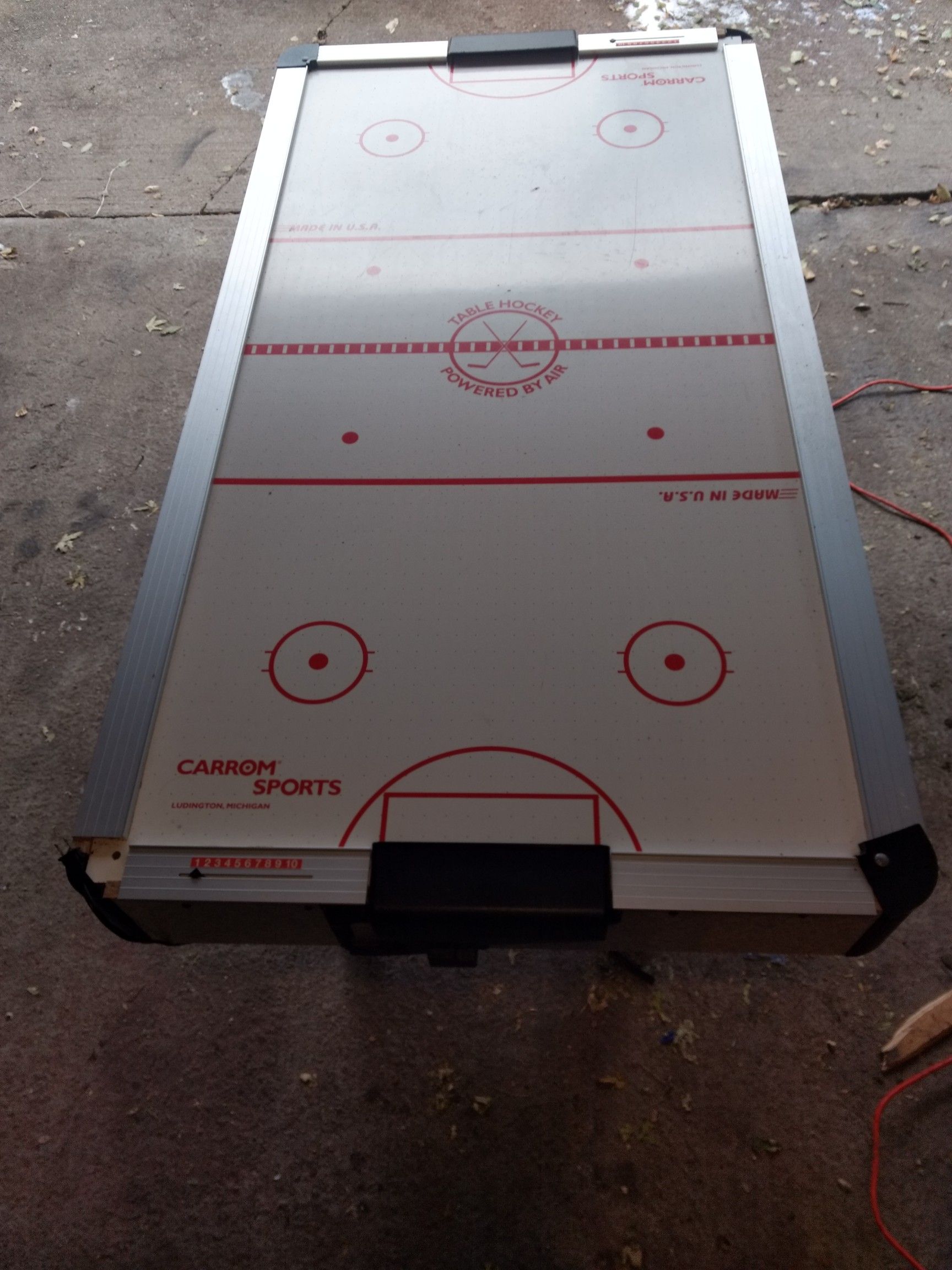 Air hockey table