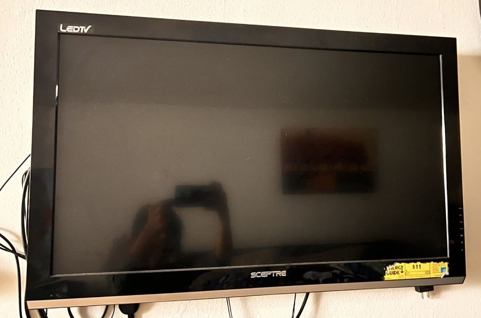 32" septre tv with remote and wall mount included