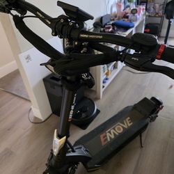 Emove v2 electric scooter