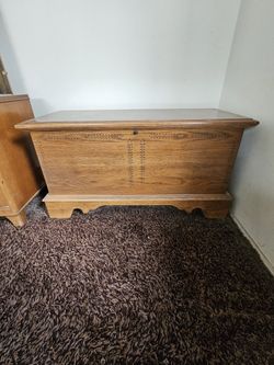 Beautiful Vintage Lane Cedar Chest ! Circa 1960's! Larger Size ! Great Condition!
