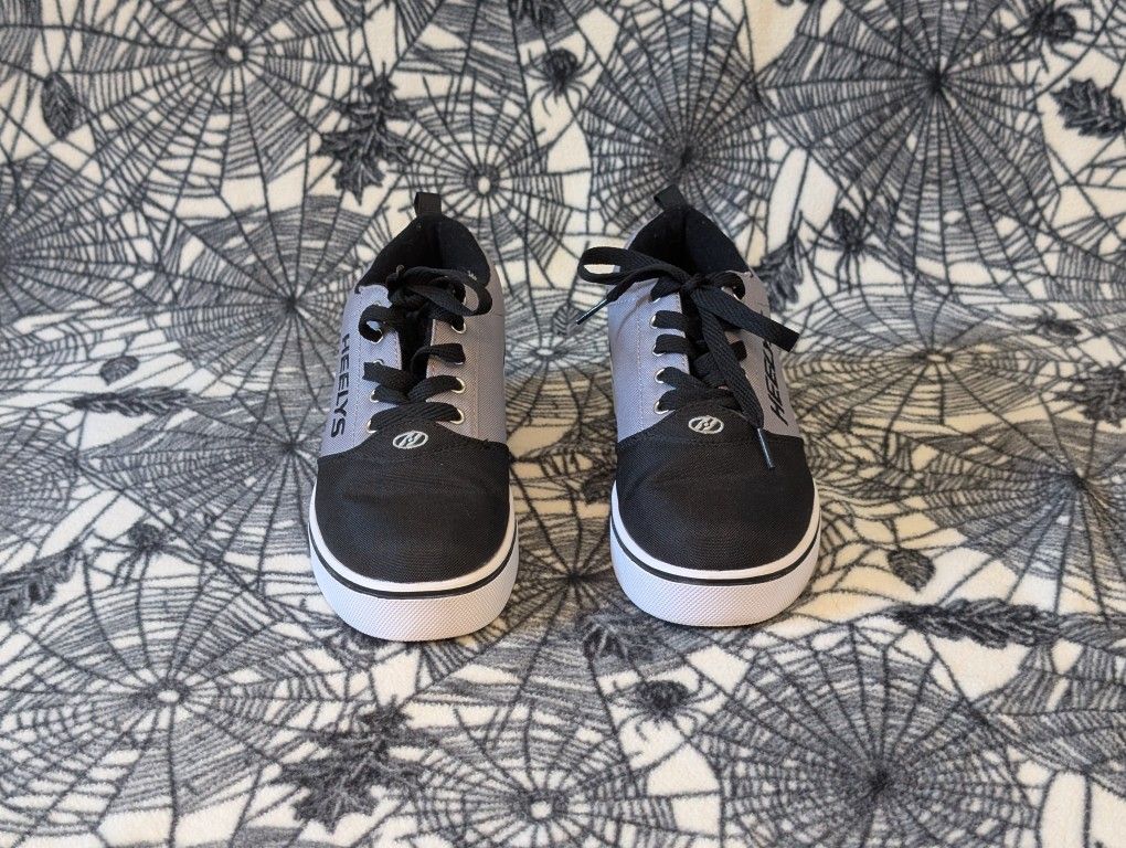 Heelys Skate Shoes β Gray/Black β Size 7 β Wheel-In Heel Sneakers