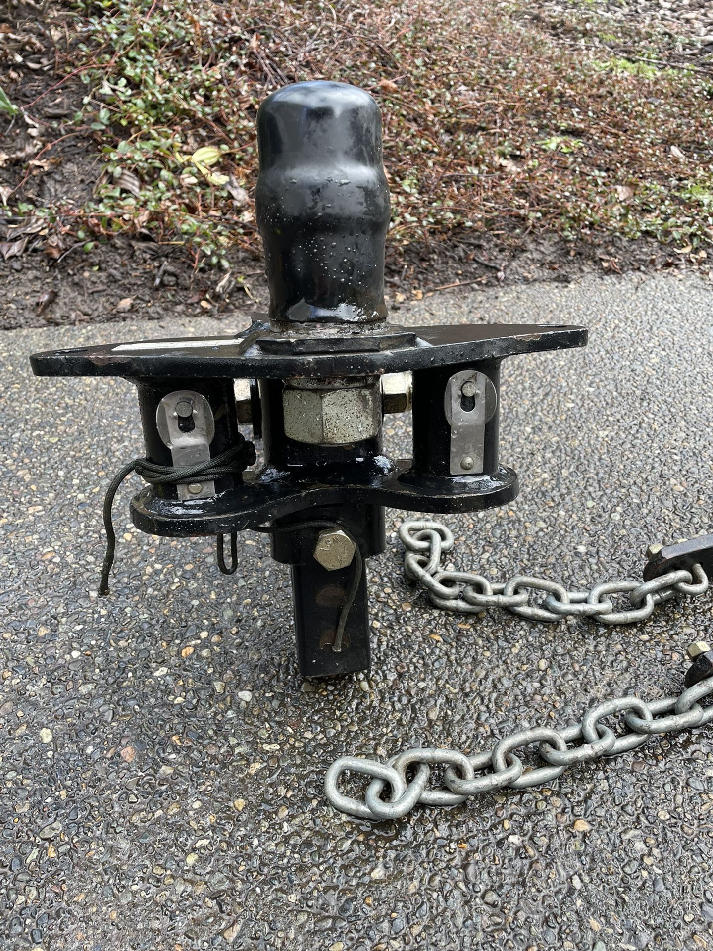 Trailer Hitch And Sway Bars 