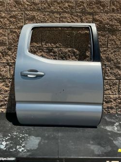 2016 2017 2018 2019 2020 2021 2022 2023 TOYOTA TACOMA REAR RIGHT DOOR OEM USED