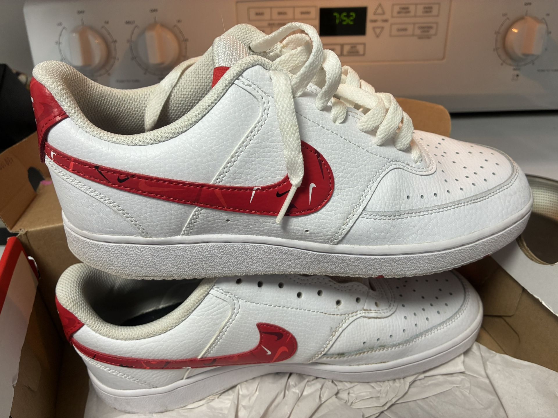Nike Court Vision Low Swoosh