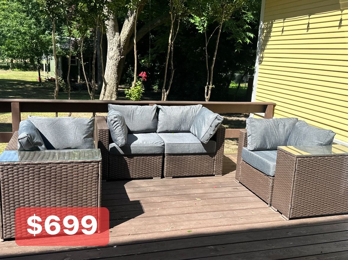 New inbox patio set (we finance and deliver)($54 down,90 day no interest payment plan)