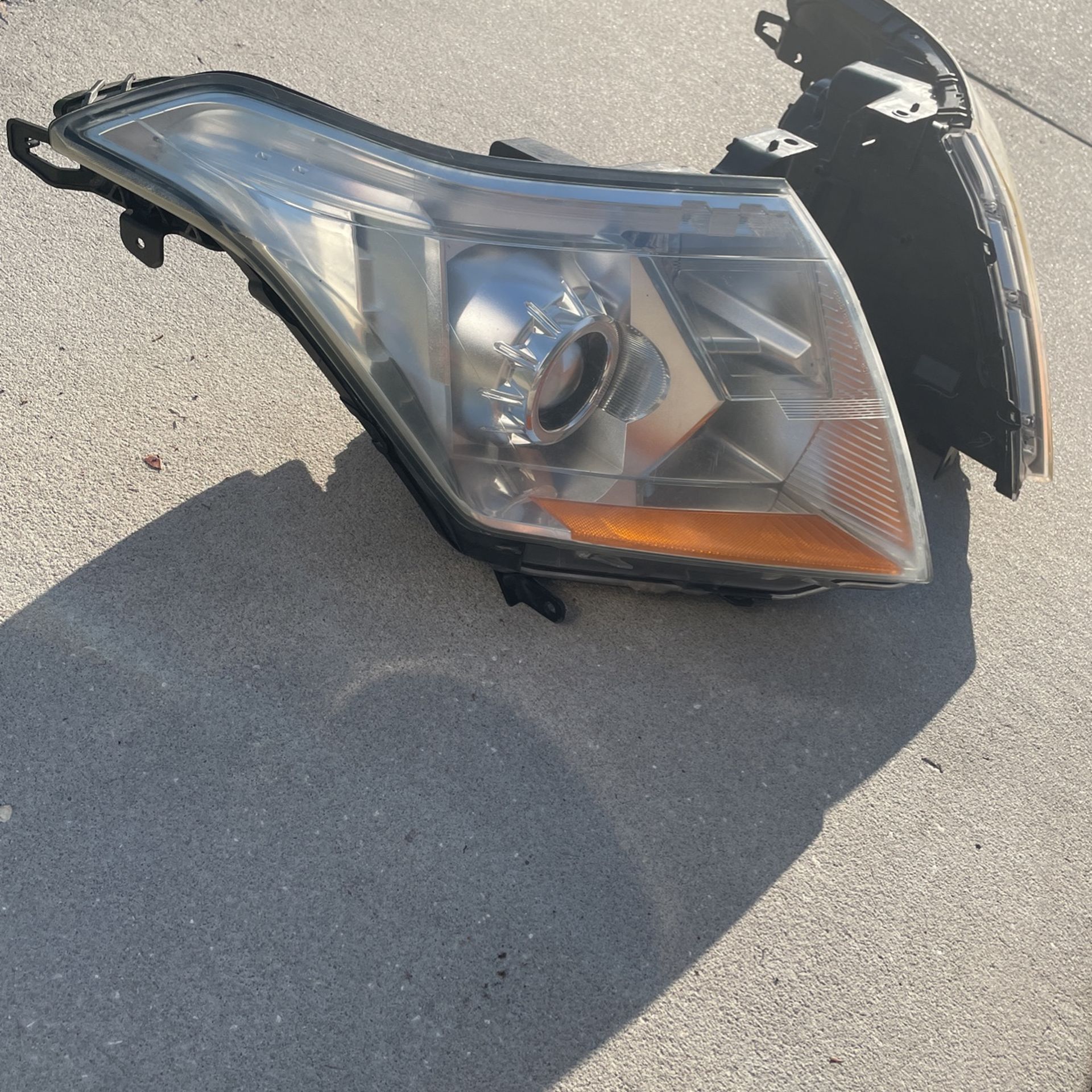 Complete Headlight Assembly For 2013 Cadillac SRX Both Driver and