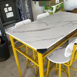 5-Piece Counter-Height Kitchen Table Set – Wayfair (17 Stories) – Excellent Condition 