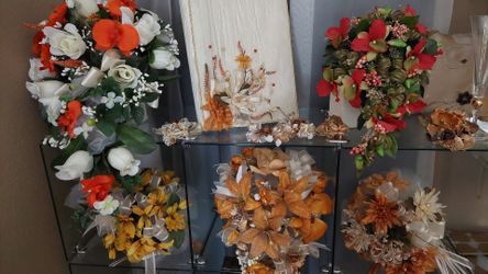 You choose Wedding or Quinceañera bouquet