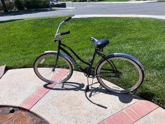 Huffy Beach Cruiser - Women’s (Dark Maroon)