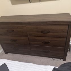 Dresser with 6 drawers