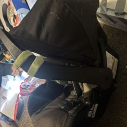 Baby trend Car seat With Base 