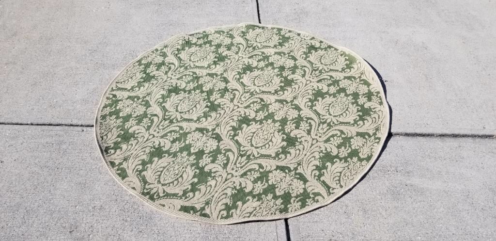 6ft Round Outdoor Rug - Brand New / Never Used
