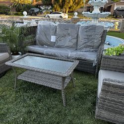 brand new patio set