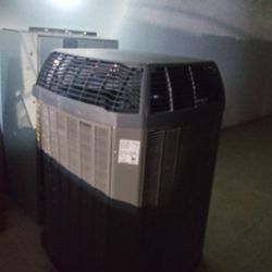Trane 3 Ton 2 Stage Condenser. & Air Handler 19 Seers.