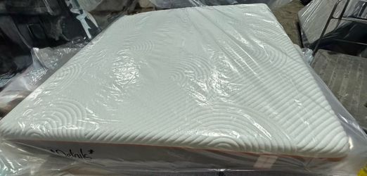 King Mattress Tempurpedic Contour Supreme (Display)