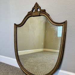 Elegant Antique Mirror 