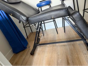 Tattoo chair