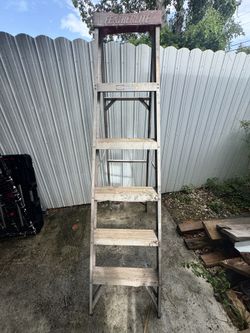 featherlite Aluminum ladder 6 Ft 