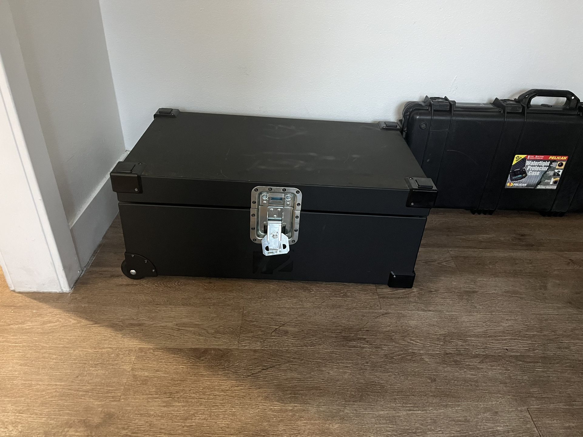 2 Airtight Containers