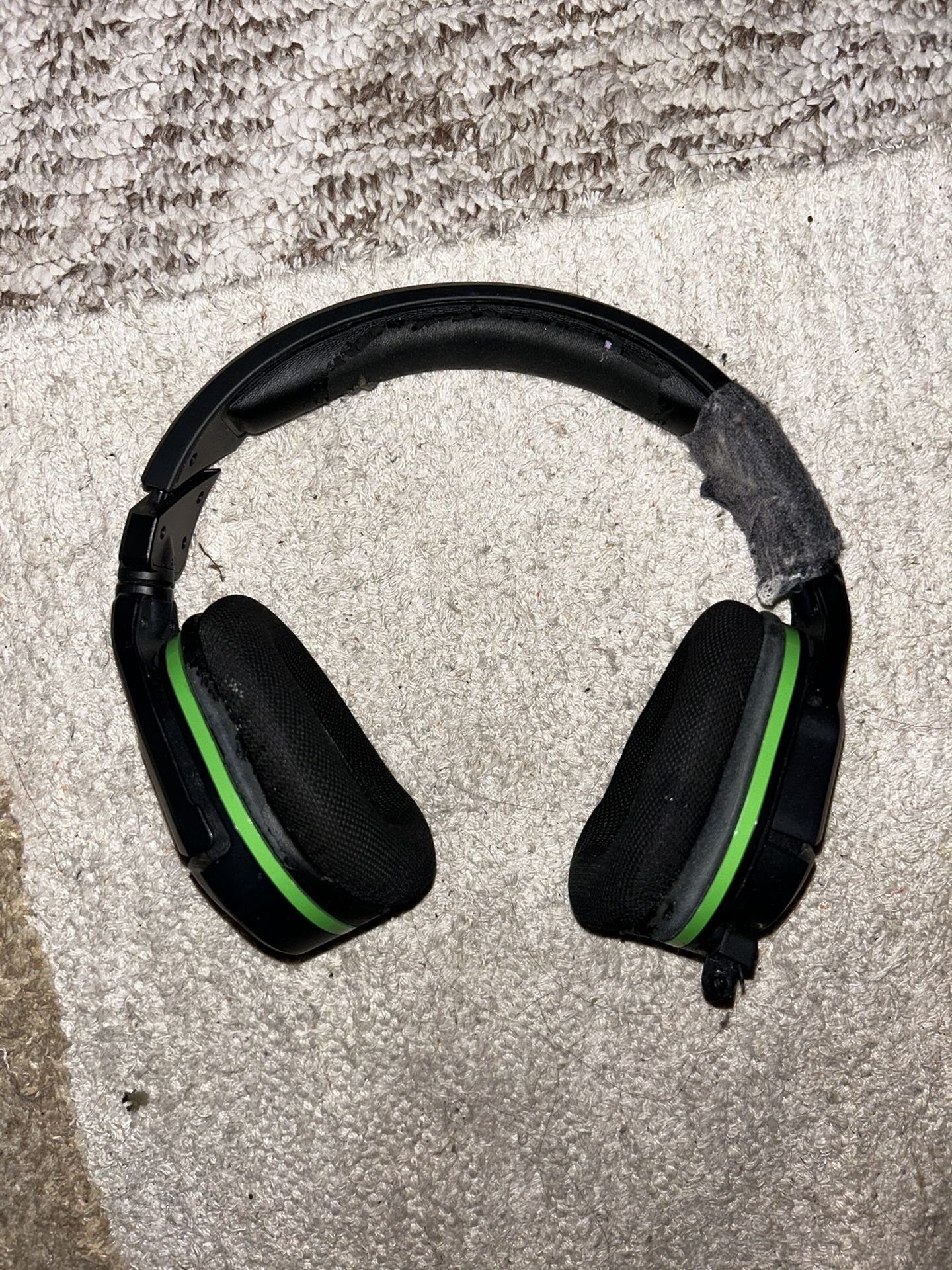 Game console bluetooth headphones