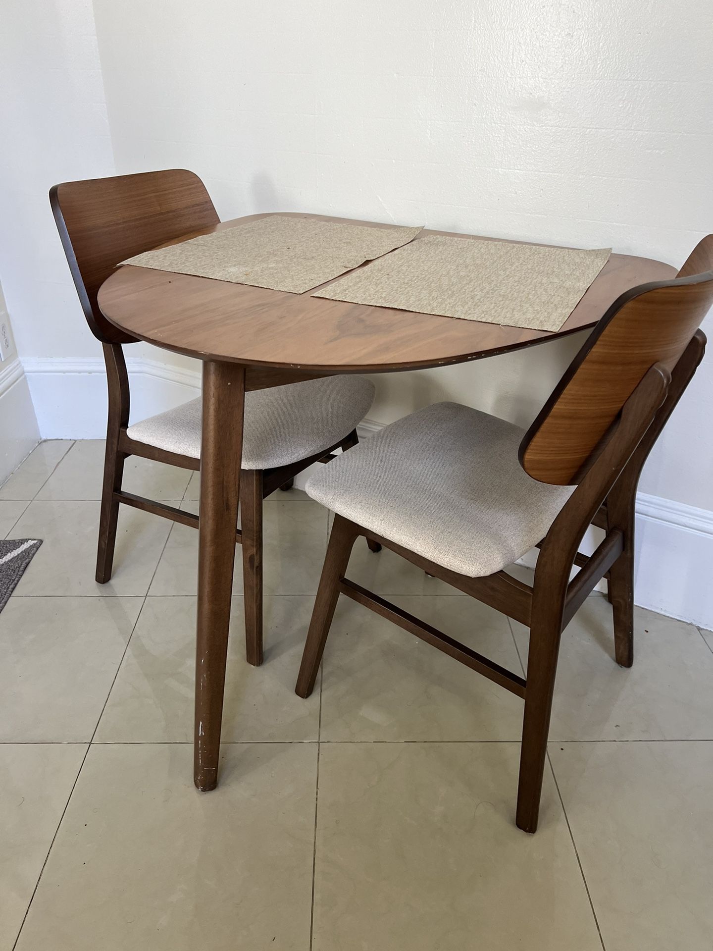 Modern Dinning Table - Chairs included!