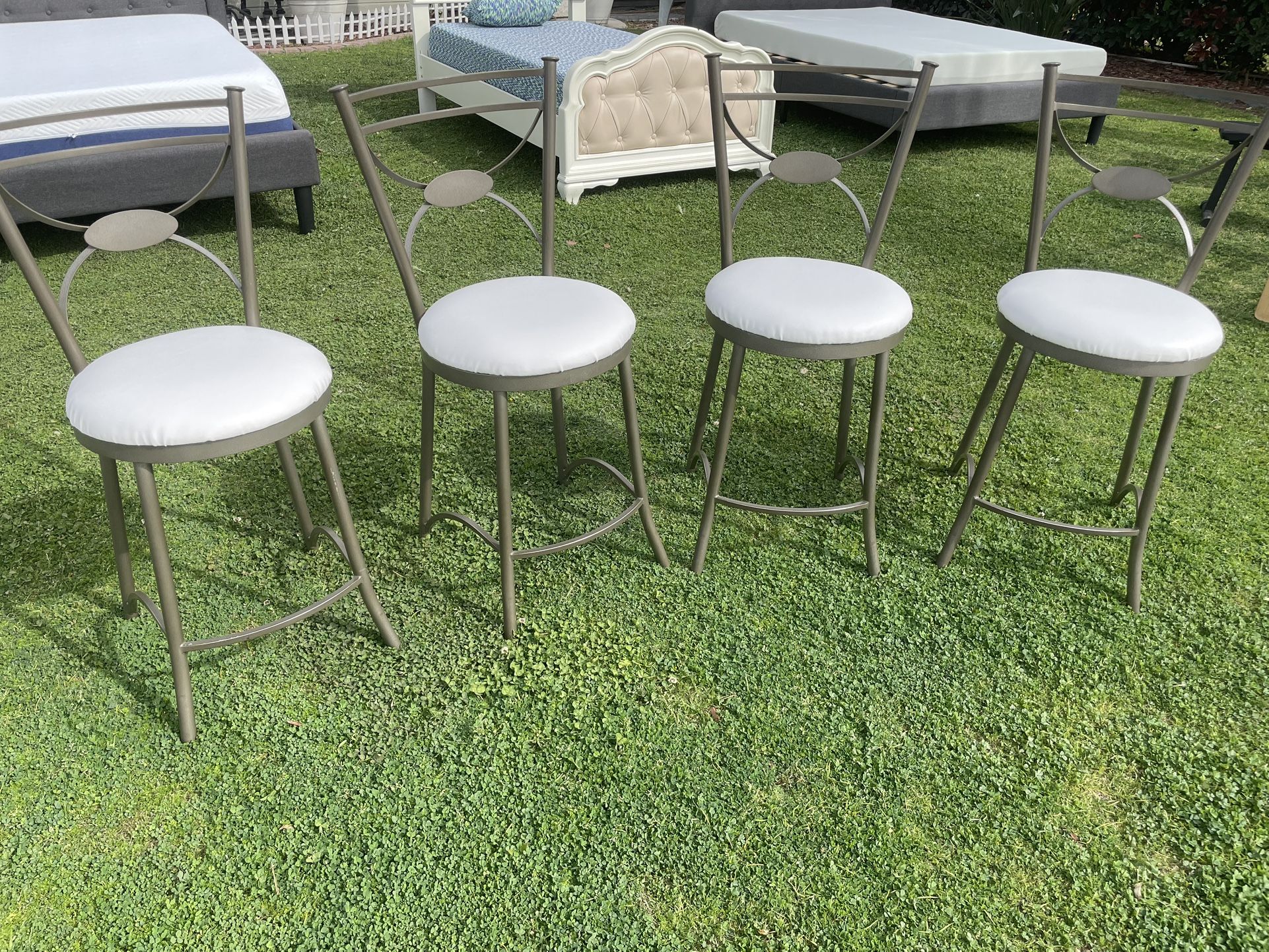 4 Kitchen stools