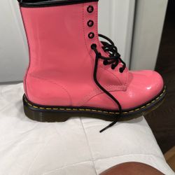 Dr. Martens Boosts Size 10 