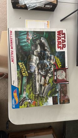 Star Wars Millenium Falcon Hot Wheels UNOPENED