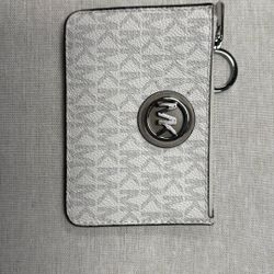 Michael Kors Jet Set Travel or Fulton small signature logo coin purse in white with silver-tone hardware