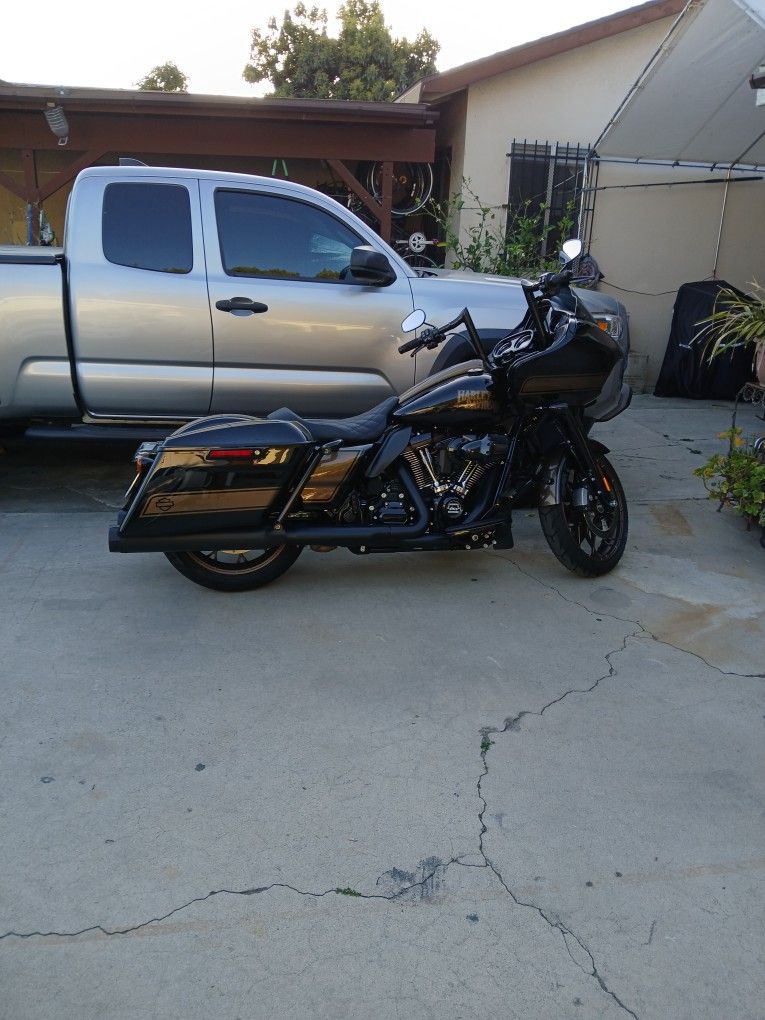 2023 Harley 200 Miles Clean and Clear Title $55 K CASH ONLY 
