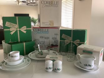 Corelle Winter Holly Set