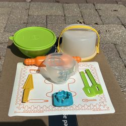 Vintage Tupperware Rolling Pin and Pastry Mat Set Baking Ginger Bread Cookie. Cake carrier, bowl and measuring cup included. In very good condition. P