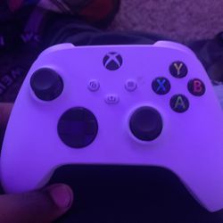 White Xbox Series S Controller