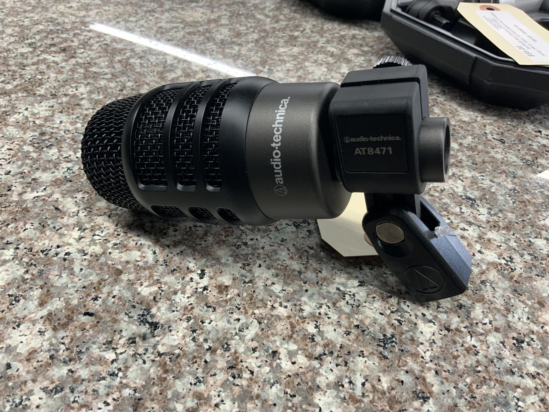 AUDIO TECHNICA ATM250DE KICK DRUM MICROPHONE with Microphone Isolation Stand Clamp (at8471)