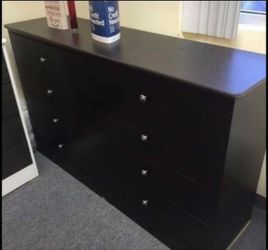Eight drawers dresser