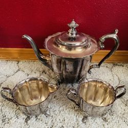 Vintage Meriden Silver Plated Teapot, Creamer & Sugar Set, Excellent