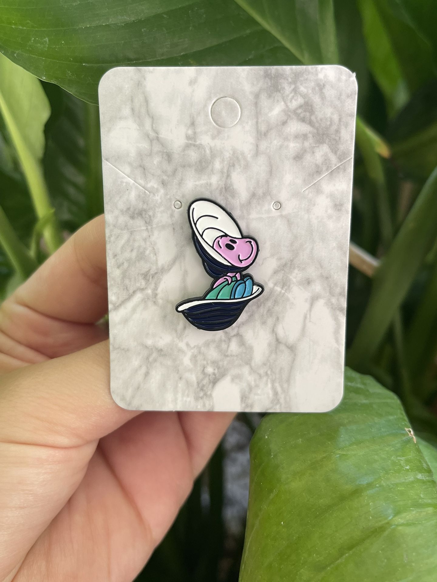 Alice In Wonderland Little Oyster Fantasy Pin