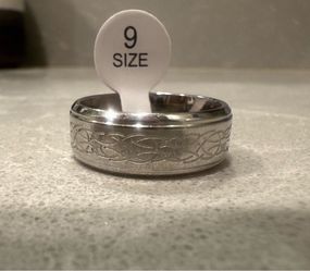 New Stainless Steel Celtic Knot Engraved Band Ring – Size 9