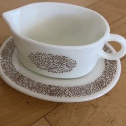 Pyrex Gravy Boat with Plate