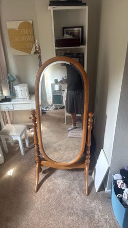 Standing mirror in oak